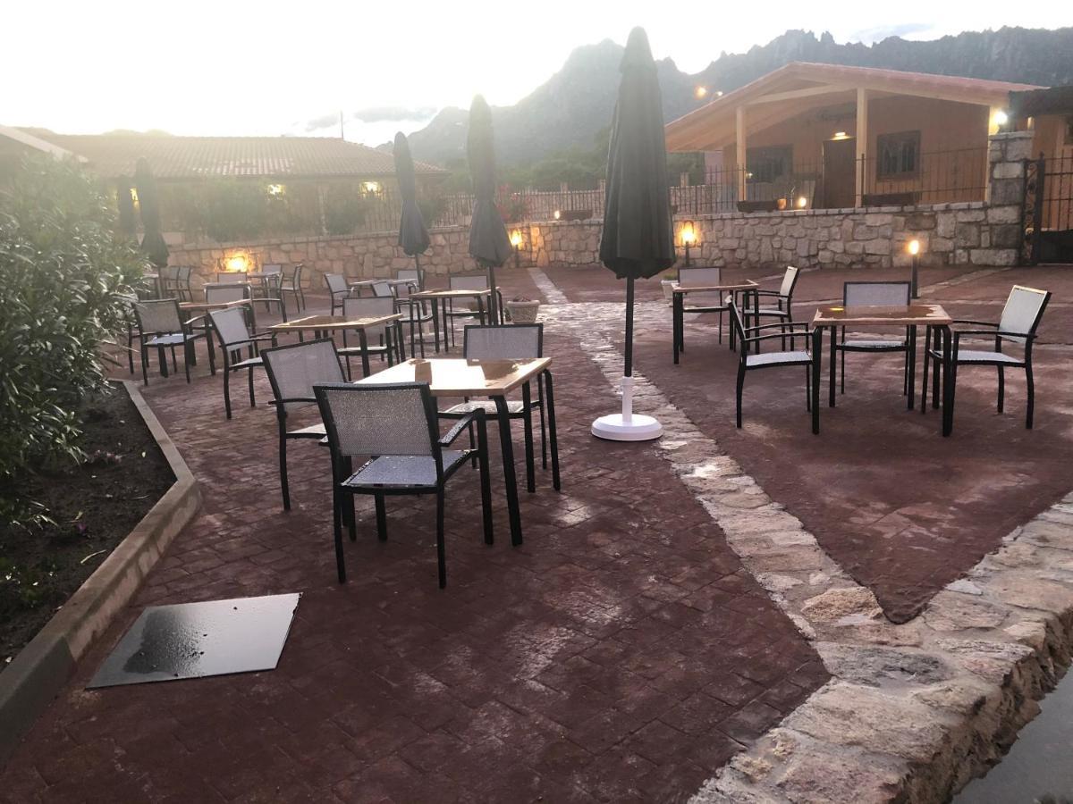 Hostal La Posada De Mari La Cabrera Bagian luar foto