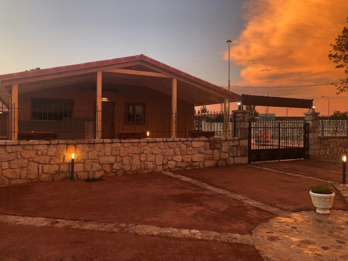Hostal La Posada De Mari La Cabrera Bagian luar foto