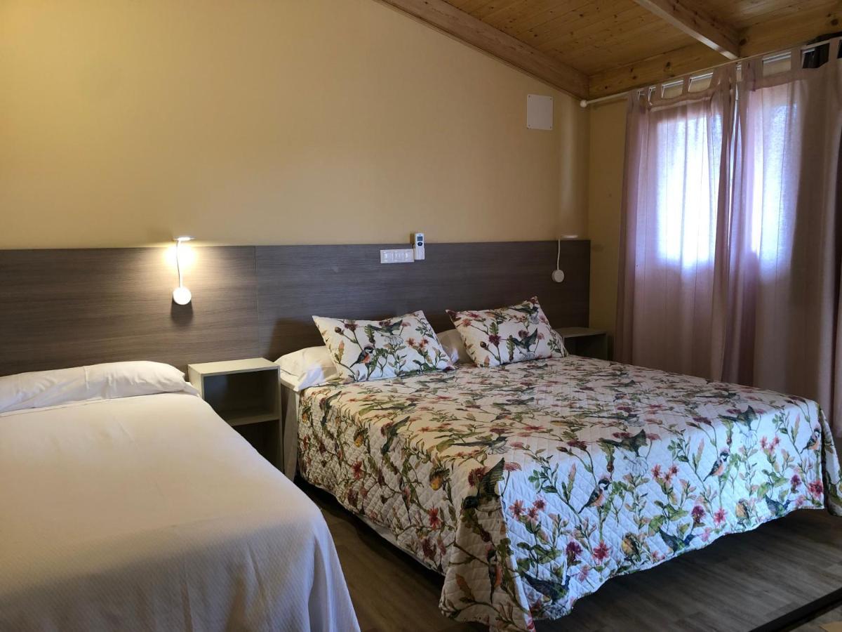 Hostal La Posada De Mari La Cabrera Bagian luar foto